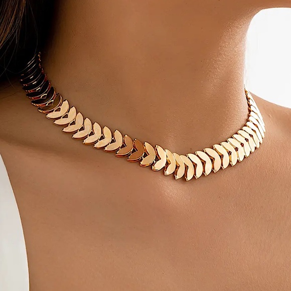 Jewelry - ⚜️[𝟯/$𝟮𝟴]⚜️NEW Thick Floral Chain Necklace